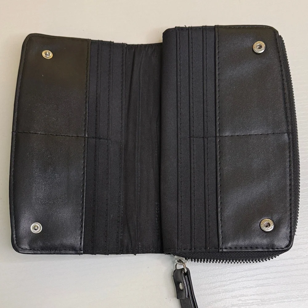 Kenneth Cole Reaction sleek black